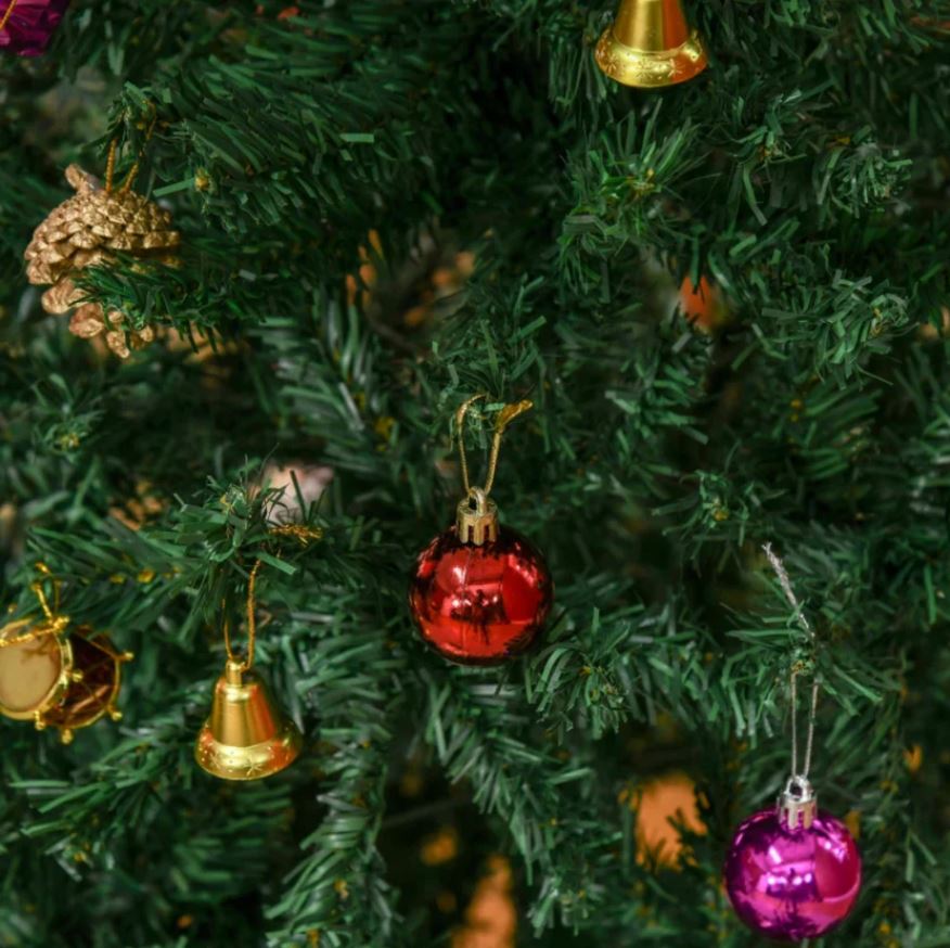 Brad Artificial Premium 180 cm cu 45 Ornamente & Instalație LED 10 m – Suport Metalic Inclus | Brad Complet pentru Crăciun