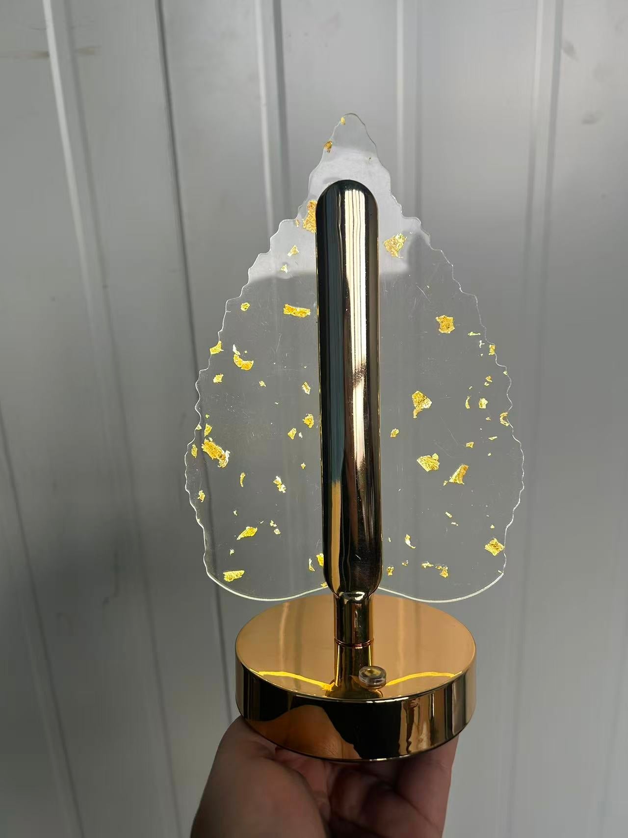 Lampă Decorativă LED în Formă de Frunză, Touch Dimabil, Reîncărcabilă USB, Bază Aurie Elegantă – 3 Culori de Lumină, Lumină Ambientală pentru