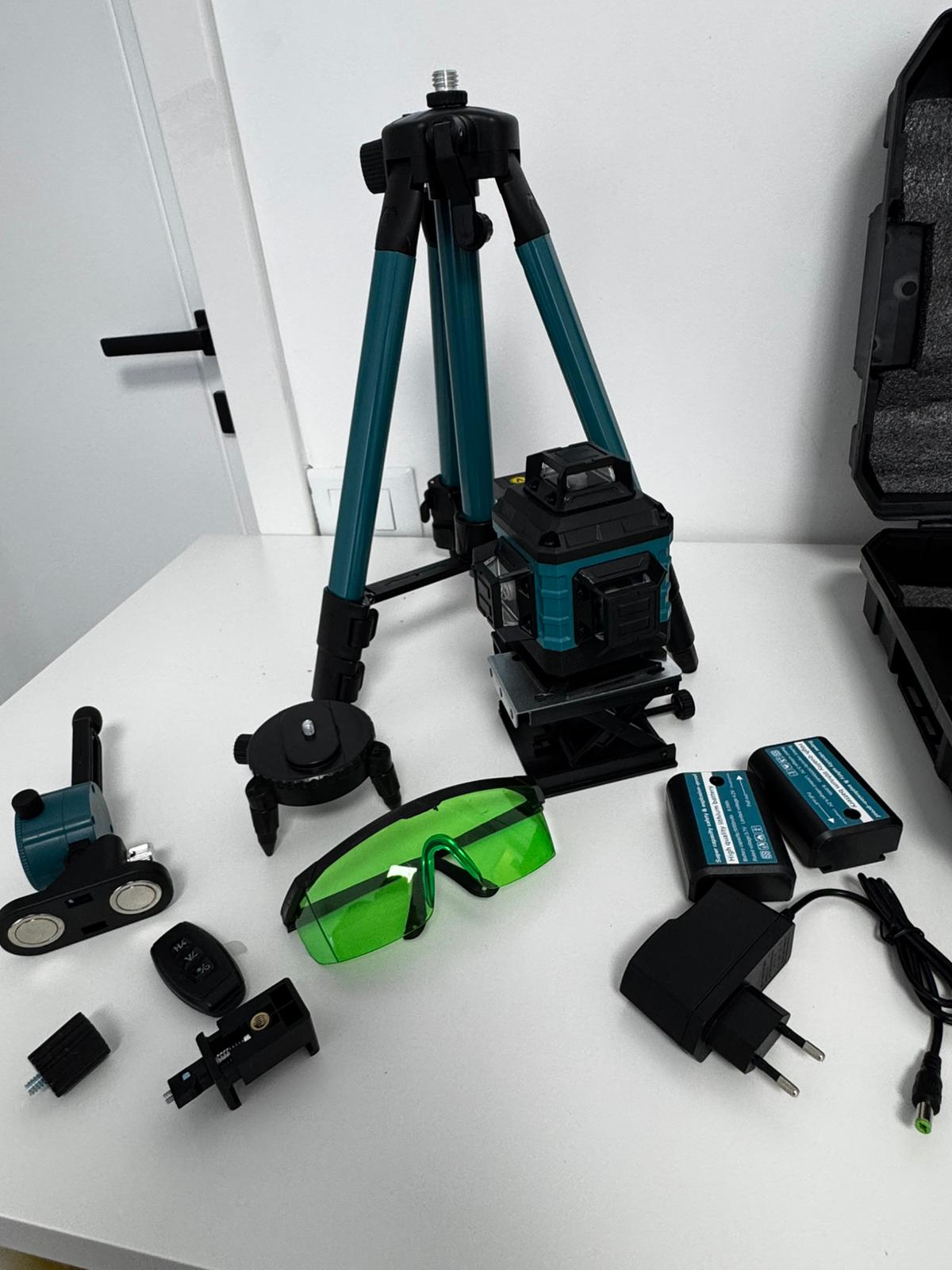 Nivel Laser 4D Profesional – 16 Linii, Auto-Nivelare, USB, 2 Baterii, Suport Ajustabil 1.2 m