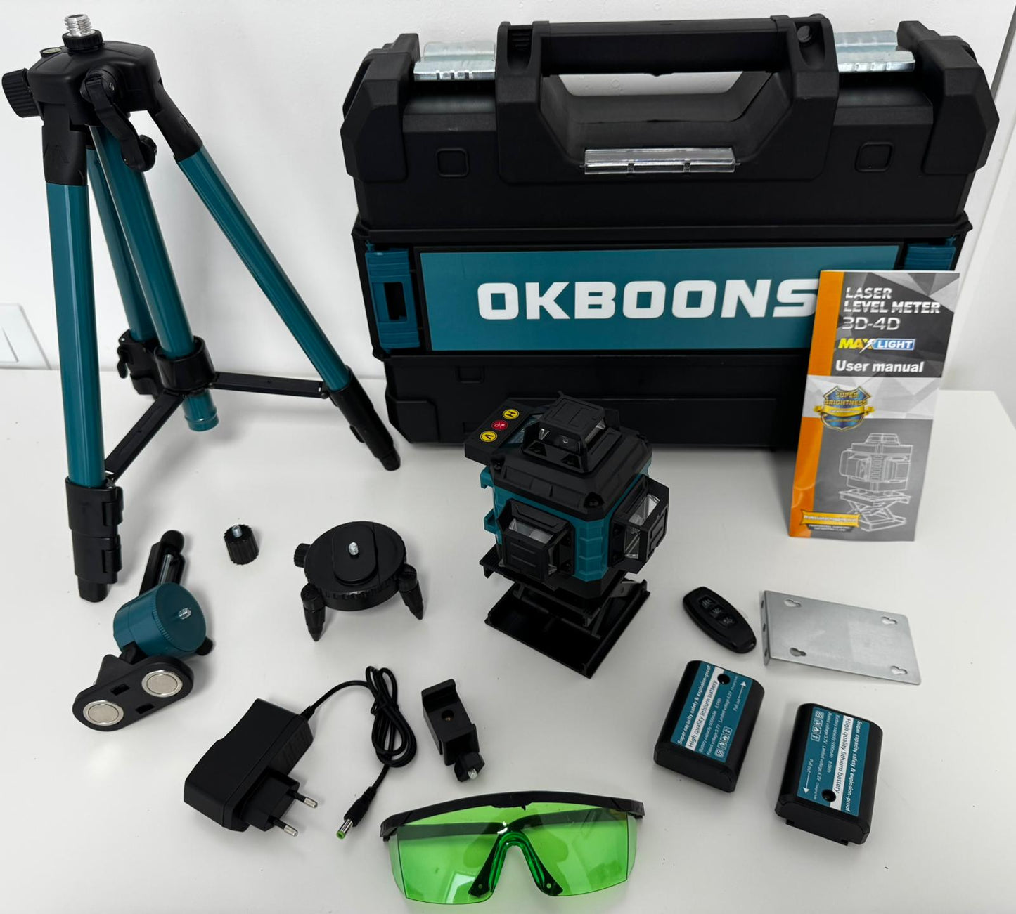 Nivel Laser 4D Profesional – 16 Linii, Auto-Nivelare, USB, 2 Baterii, Suport Ajustabil 1.2 m